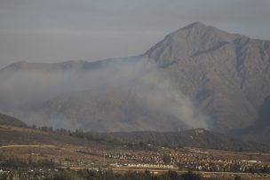 CONAF sigue trabajando en incendio forestal en la comuna de Paine