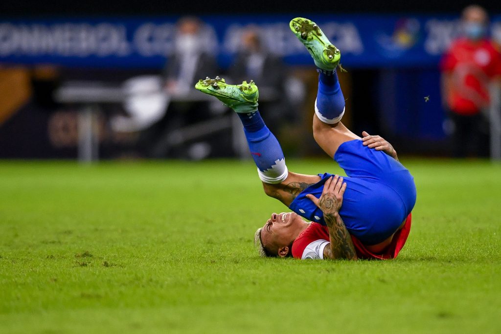 Pablo Milad confirma ausencia de Eduardo Vargas: “Su lesión es grave y no podremos contar con él”