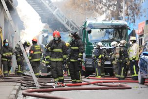 Incendio en Renca deja una persona fallecida y 3 viviendas afectadas