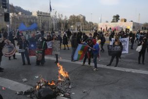 Plaza Italia sin toque de queda: 5 detenidos y un carabinero herido deja primera manifestación