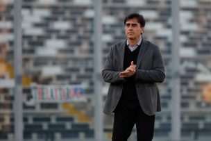 Celebran en Colo Colo: Gustavo Quinteros renueva con los albos hasta 2023