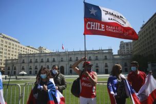 Marcha en Santiago contra la inmigración terminó con incidentes: Una persona fue apuñalada