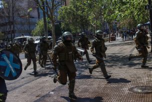 Carabineros informó 12 detenidos y 8 lesionados en incidentes por marcha contra la inmigración en Santiago