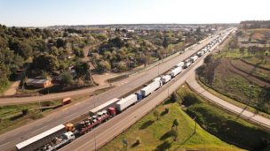 Camioneros continúan paralización en Ruta 5 Sur en Collipulli