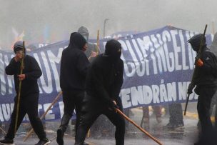 Incidentes se registran en Plaza Italia en marcha por la resistencia mapuche