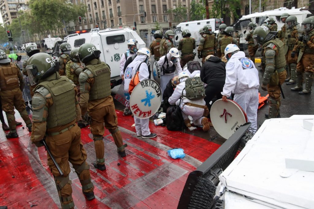 Marcha en Santiago deja una persona herida y 9 detenidos por desórdenes