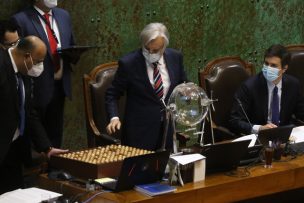 Cámara de Diputados sortea a los 5 diputados que revisarán acusación constitucional contra el Presidente Piñera