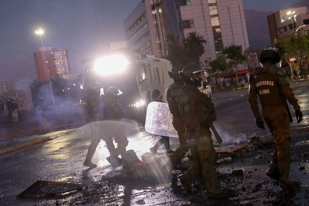 Nuevas protestas en Plaza Baquedano dejaron a tres personas detenidas