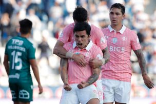 Sigue en la pelea: Universidad Católica se impone a Santiago Wanderers en polémico partido