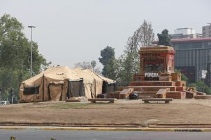 FOTOS | Plaza Baquedano: Realizan trabajos para remover el monumento y el cuerpo del Soldado Desconocido