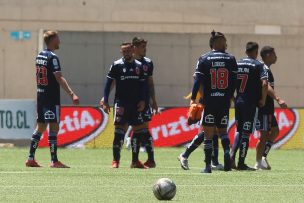 [Foto] “Trotones”: Hinchas de la U rayan dependencias del Centro Deportivo Azul con mensaje contra el plantel