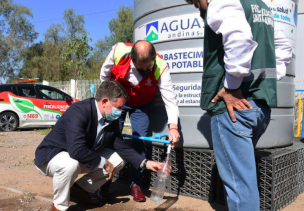 Gobernador Orrego supervisa plan de abastecimiento tras corte de agua programado en 5 comunas de la RM