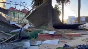 Reportan caída de techumbre del edificio de la Universidad Católica de Valparaíso