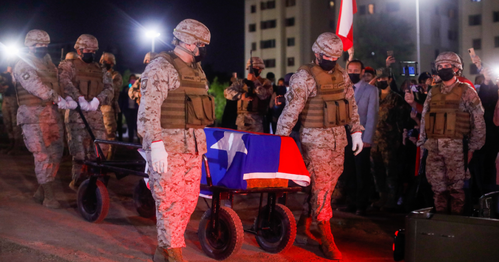 Ejército finalizó retiro de los restos del ‘Soldado Desconocido’ desde Plaza Baquedano