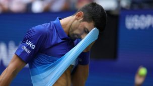 Djokovic podría quedar fuera del Abierto de Australia por negarse a decir si está vacunado