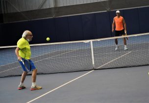 [Video] Tiene más de 90 años: Rafael Nadal disputa un punto con el tenista más longevo del mundo