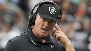 Escándalo en la NFL: Dimite entrenador en jefe por dichos racistas y homofóbicos