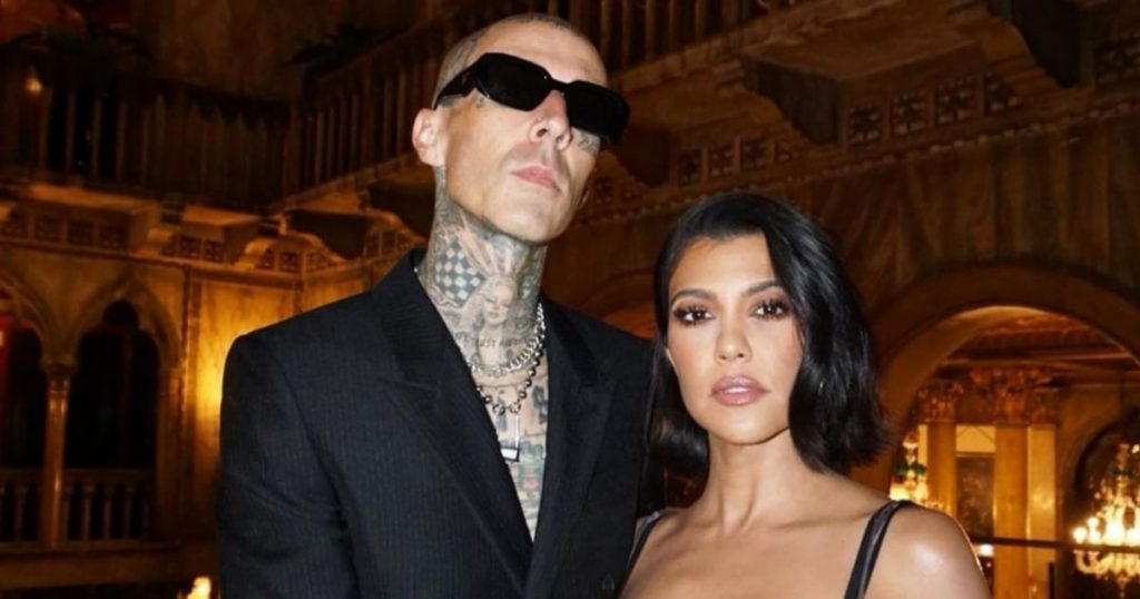 La romántica postal con la que Kourtney Kardashian y Travis Barker anunciaron su compromiso