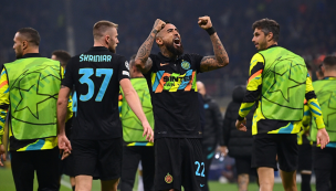 [Video] Lo quieren en todos lados: Arturo Vidal se toma fotos y firma autógrafos en la previa del clásico ante la Juventus