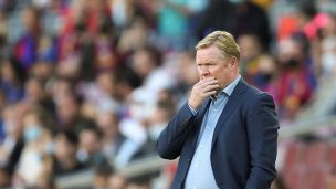 No lo pasa bien: el disgusto de Koeman tras ser increpado por los hinchas del Barça