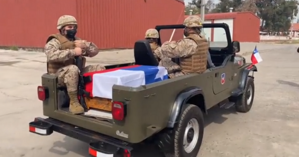 Trasladan los restos del “Soldado Desconocido” al Cementerio General: Es despedido con los honores reglamentarios