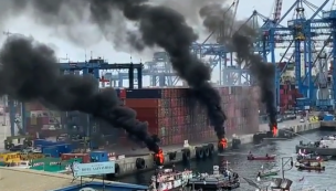 Pescadores de Valparaíso protestan con quema de neumáticos en el Muelle Prat