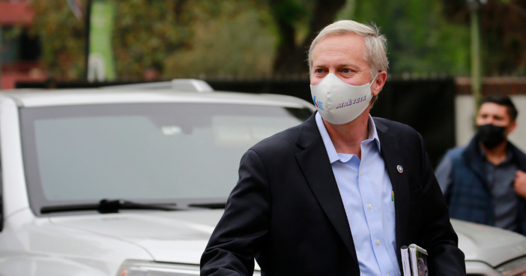 José Antonio Kast calificó como “atentado terrorista” la quema de dos vehículos en la Universidad de Concepción
