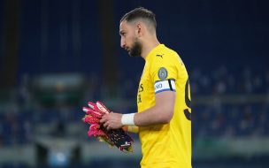 “No eres bienvenido”: Gianluigi Donnarumma es apuntado por los hinchas del Milan en su vuelta a Italia