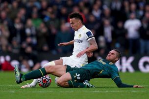 Malas noticias para la Roja: Francisco Sierralta sale lesionado en el duelo del Watford ante el Leeds