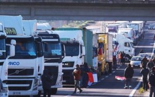 Camioneros se retiran y dejan en suspenso paro en Ruta 5 Sur a la espera del ministro Delgado