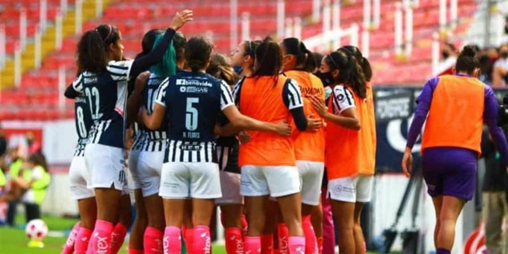 [Video] Relator mexicano emite desagradable comentario sexista contra jugadora del Monterrey