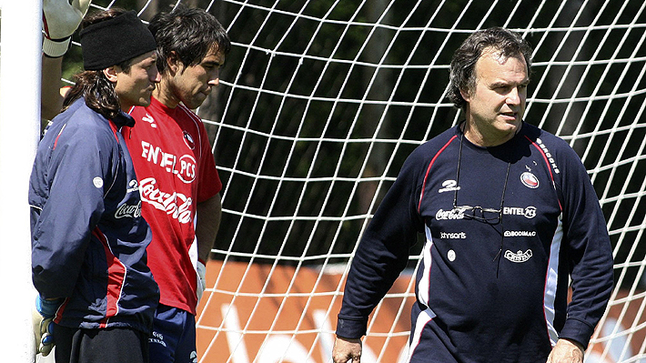 [Video] Nico Peric cuenta la obsesión de Bielsa con los tiros libres tras los goles de Riquelme a la Roja en 2007