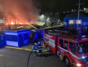 Gigantesco incendio destruyó al menos 26 locales del mercado de San Antonio