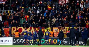 [Video] No perdonan: hinchas de la Roma rechazan camisetas de sus jugadores tras bochornosa derrota