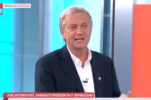 Kast: “Me gustaría ver a un especialista en migraciones que tenga en su hogar acogido a 8 ó 10 migrantes”