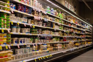 Argentina congela precios de alimentos para frenar la inflación