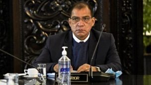 Ministro peruano renuncia tras ser acusado de organizar una fiesta pese a restricciones por la pandemia