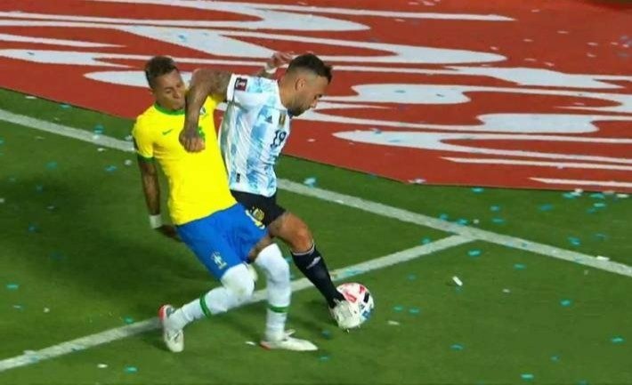 “Todo pelota”: la burla de Nicolás Otamendi tras la agresión a Raphinha