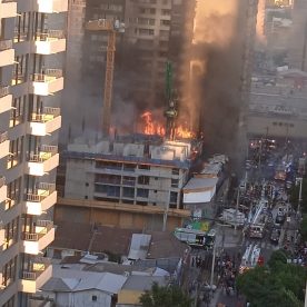 Incendio se registra al interior de construcción en Estación Central