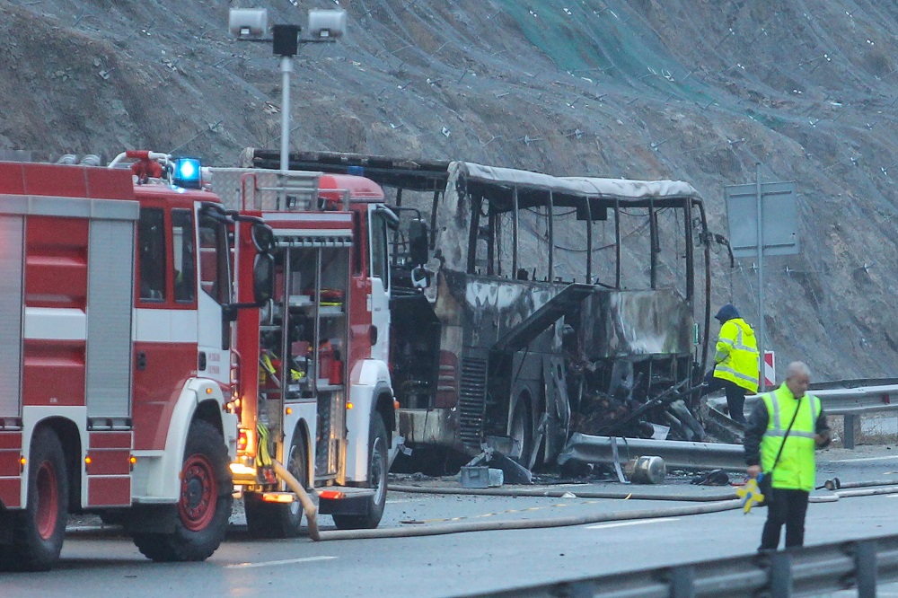 46 personas mueren en Bulgaria tras incendiarse un bus en pleno viaje