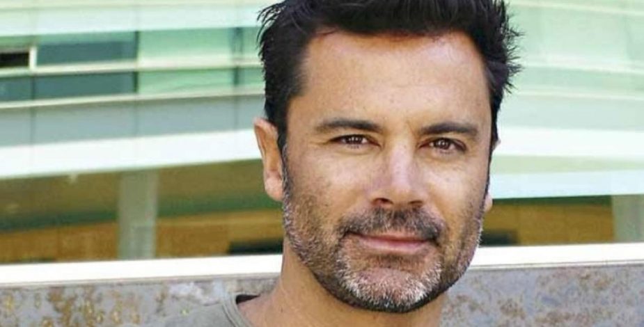 “No se encuentra aquí”: Familia de Felipe Camiroaga pide que no se utilice imagen del animador con fines políticos