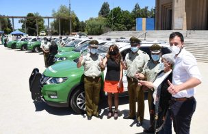 Alcalde Vodanovic y subsecretaria Gómez celebran entrega de ocho nuevos vehículos a Carabineros de Maipú