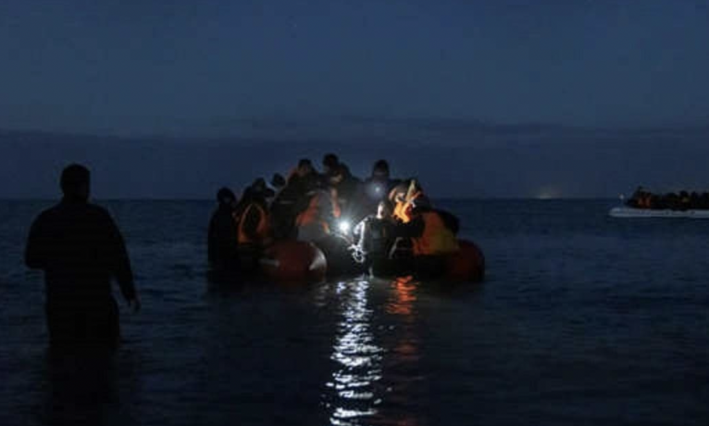 Francia logra el rescate de más de 20 migrantes en el canal de la Mancha