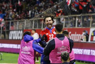 [Video] ¡Festejó con todo! La desatada celebración de Ben Brereton en el camarín de la Roja