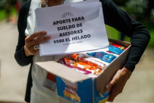 FOTOS | Asesores de convencionales venden helados al interior del Congreso: protestan por sueldos impagos