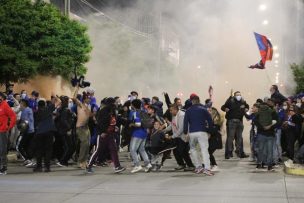 Terrible: explosión deja un hincha de la U herido en banderazo previo al clásico universitario