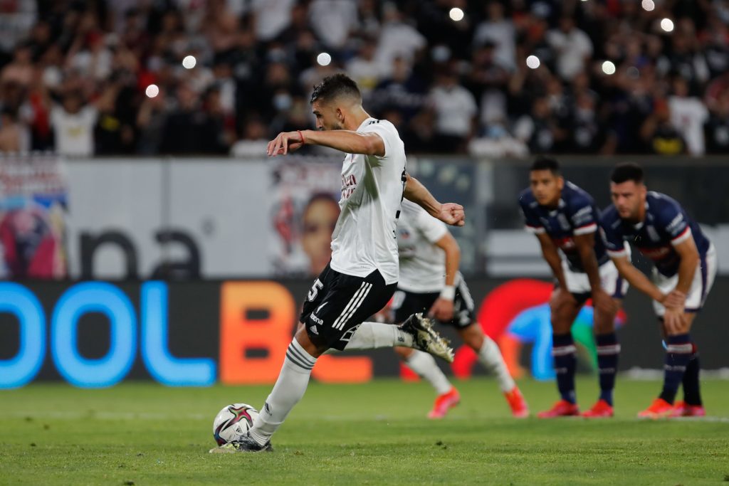 “Mano abierta, es una acción de bloqueo, voy con penal”: así operó el VAR en la jugada que le dio el triunfo a Colo-Colo
