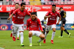 Ñublense golea a la Unión, se olvida del descenso y piensa en Sudamericana