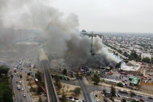 Incendio afecta a fábrica textil en San Joaquín: evacúan de manera preventiva a edificio aledaño