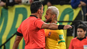 Tobar solo suma problemas: Conmebol lo suspende por no expulsar a Neymar